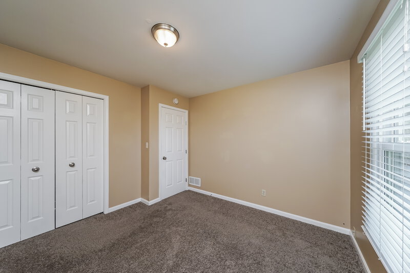 2,305/Mo, 7017 Field View Ct Louisville, KY 40291 Bedroom View 3