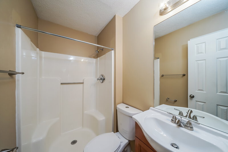 2,305/Mo, 7017 Field View Ct Louisville, KY 40291 Bathroom View