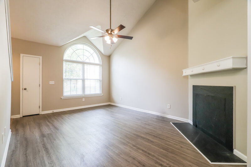 1,837/Mo, 4321 Willow View Blvd Louisville, KY 40299 Living Room View 2