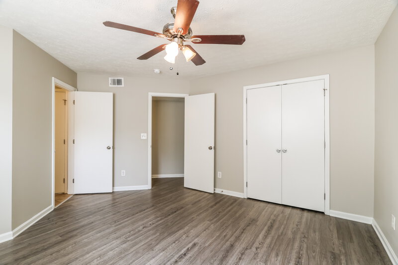 1,837/Mo, 4321 Willow View Blvd Louisville, KY 40299 Main Bedroom View 2