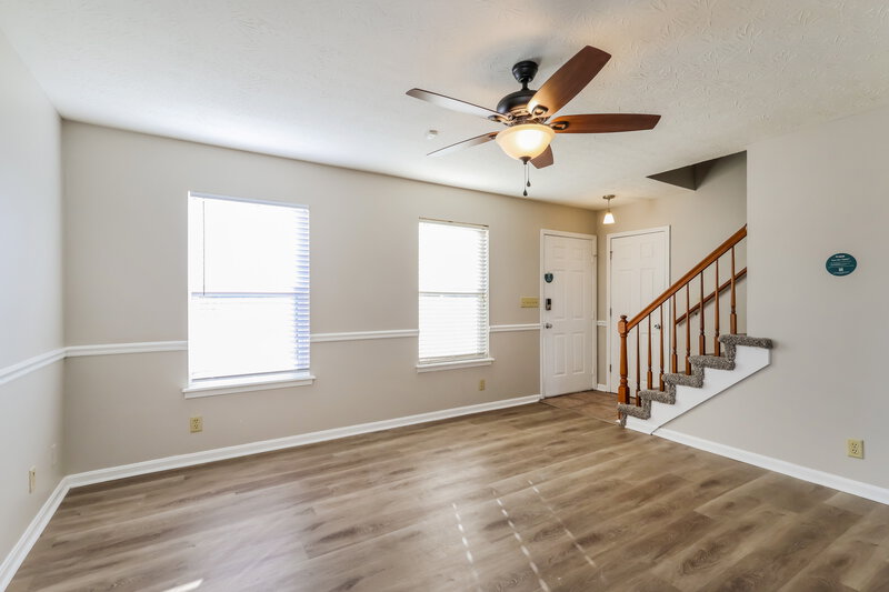 1,895/Mo, 10512 Autumn Creek Pl Louisville, KY 40229 Living Room View