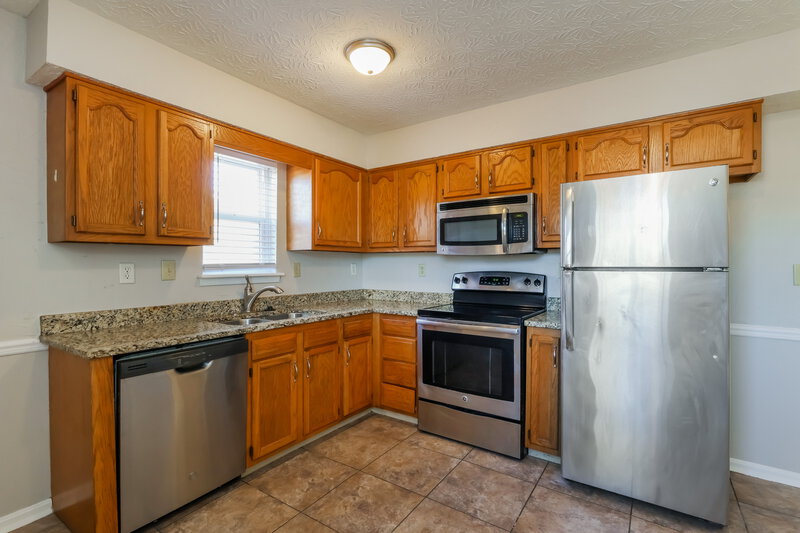 1,895/Mo, 10512 Autumn Creek Pl Louisville, KY 40229 Kitchen View