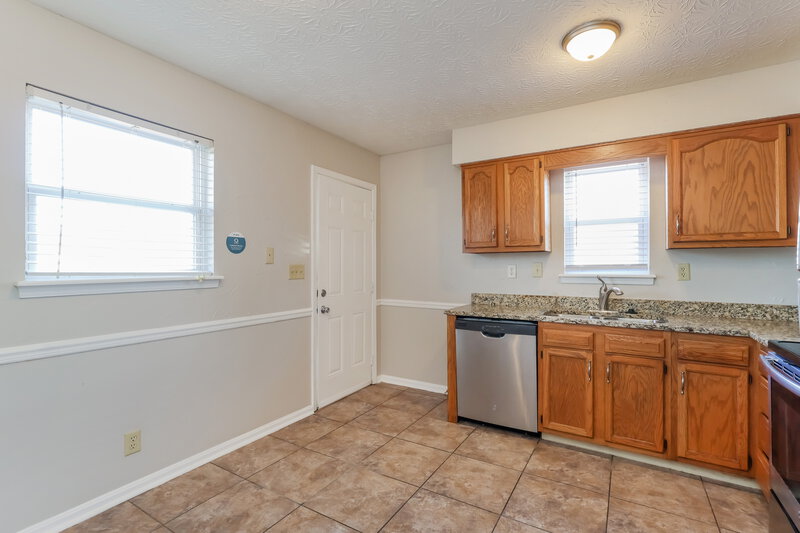 1,895/Mo, 10512 Autumn Creek Pl Louisville, KY 40229 Kitchen View 2