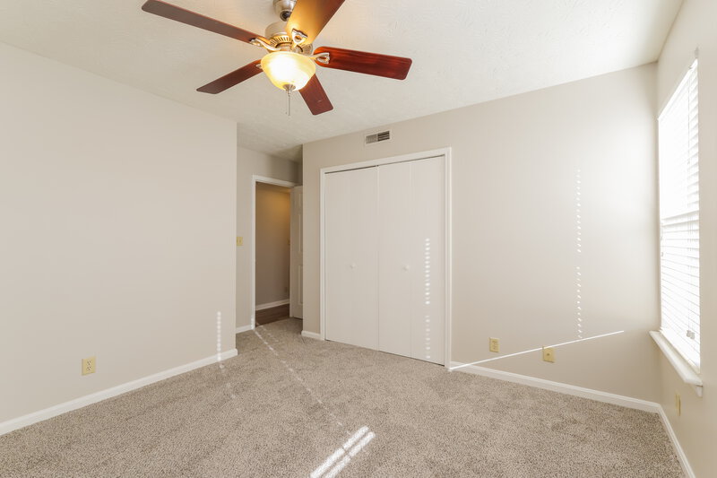 1,895/Mo, 10512 Autumn Creek Pl Louisville, KY 40229 Main Bedroom View