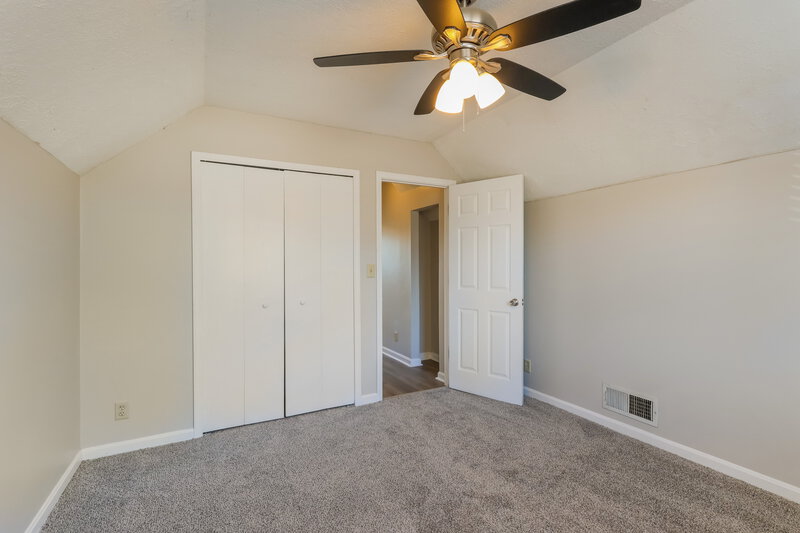1,895/Mo, 10512 Autumn Creek Pl Louisville, KY 40229 Bedroom View 2