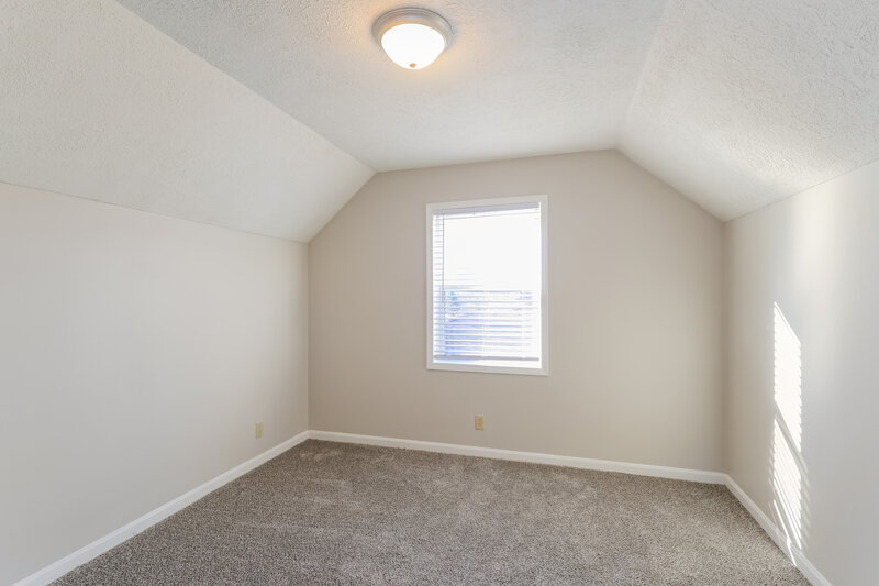 1,895/Mo, 10512 Autumn Creek Pl Louisville, KY 40229 Bedroom View 3