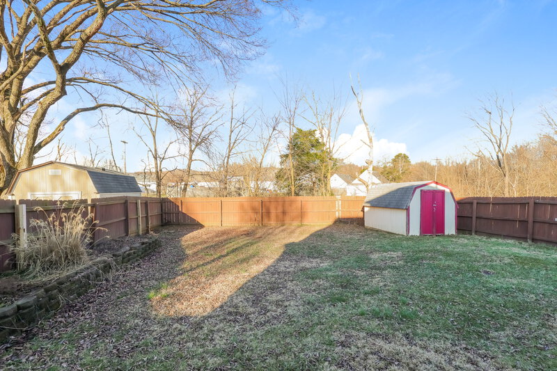 1,895/Mo, 10512 Autumn Creek Pl Louisville, KY 40229 Backyard View