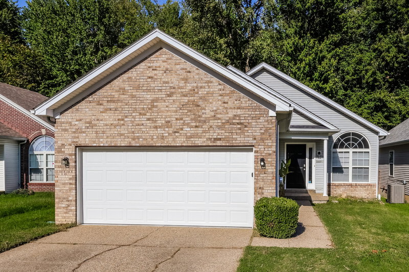 1,880/Mo, 11107 Meadow Chase Ct Louisville, KY 40229 External View