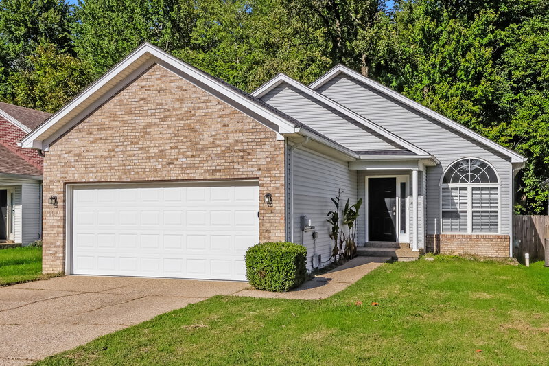 1,880/Mo, 11107 Meadow Chase Ct Louisville, KY 40229 Front View