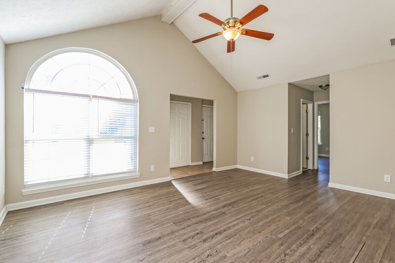 1,880/Mo, 11107 Meadow Chase Ct Louisville, KY 40229 Living Room View