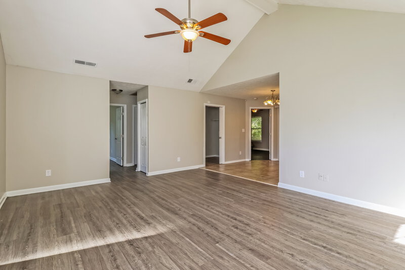 1,880/Mo, 11107 Meadow Chase Ct Louisville, KY 40229 Living Room View 2