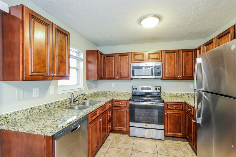 1,880/Mo, 11107 Meadow Chase Ct Louisville, KY 40229 Kitchen View