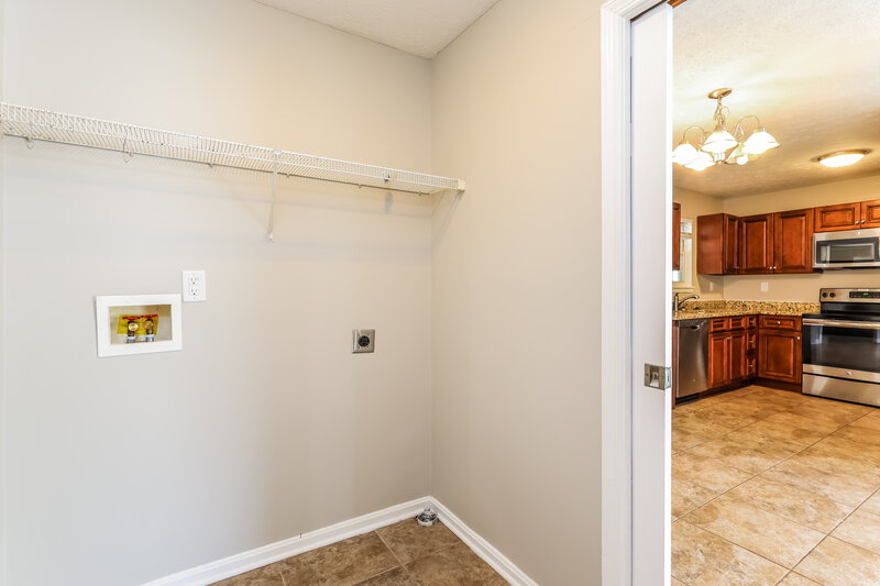 1,880/Mo, 11107 Meadow Chase Ct Louisville, KY 40229 Walk In Closet View