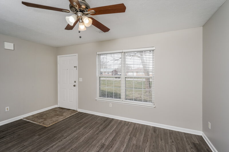 2,220/Mo, 6304 Price Lane Rd Louisville, KY 40229 Living Room View