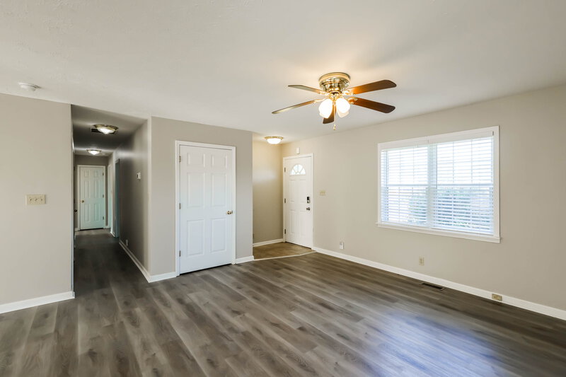 1,675/Mo, 291 Agin Way Milton, KY 40045 Living Room View