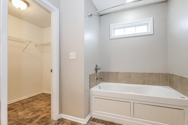 1,505/Mo, 90 Hillwood Dr Milton, KY 40045 Main Bathroom View 2