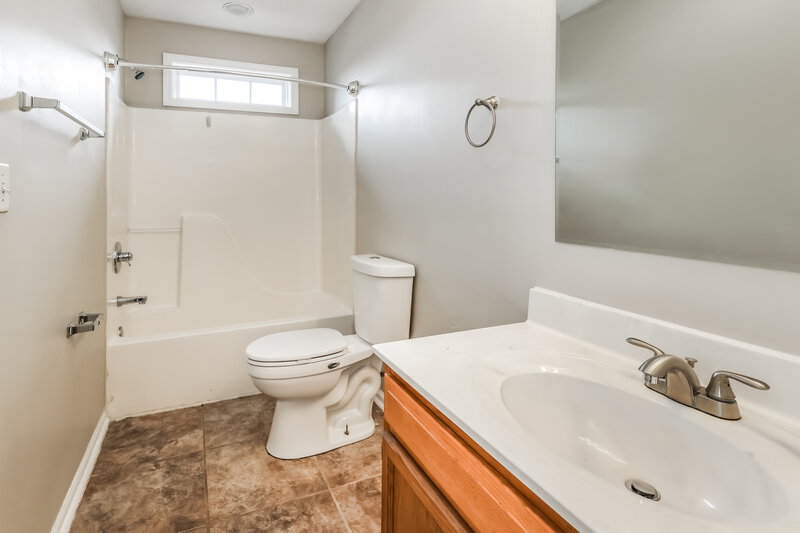 1,505/Mo, 90 Hillwood Dr Milton, KY 40045 Bathroom View