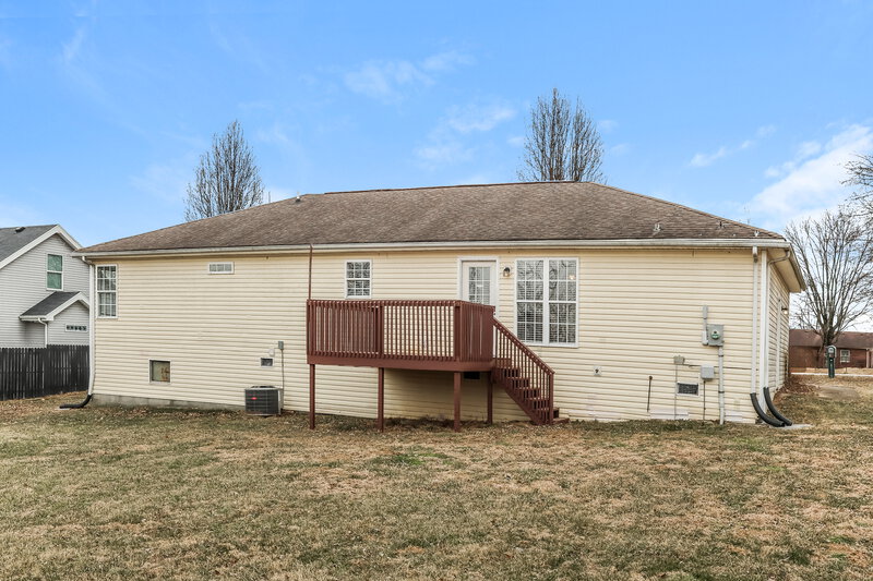 1,505/Mo, 90 Hillwood Dr Milton, KY 40045 Rear View