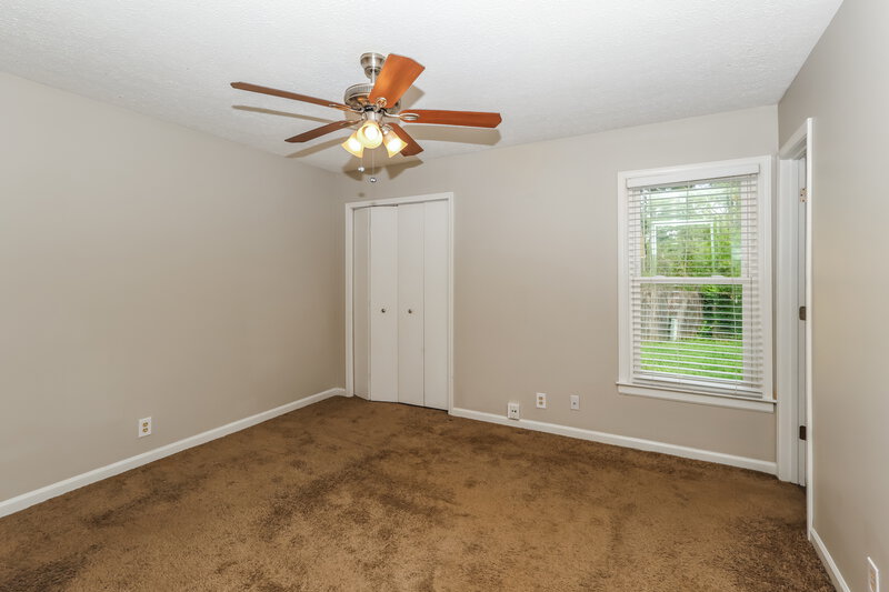 1,770/Mo, 7900 Rochelle Rd Louisville, KY 40228 Main Bedroom View 2