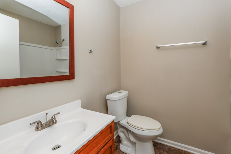 1,770/Mo, 7900 Rochelle Rd Louisville, KY 40228 Bathroom View