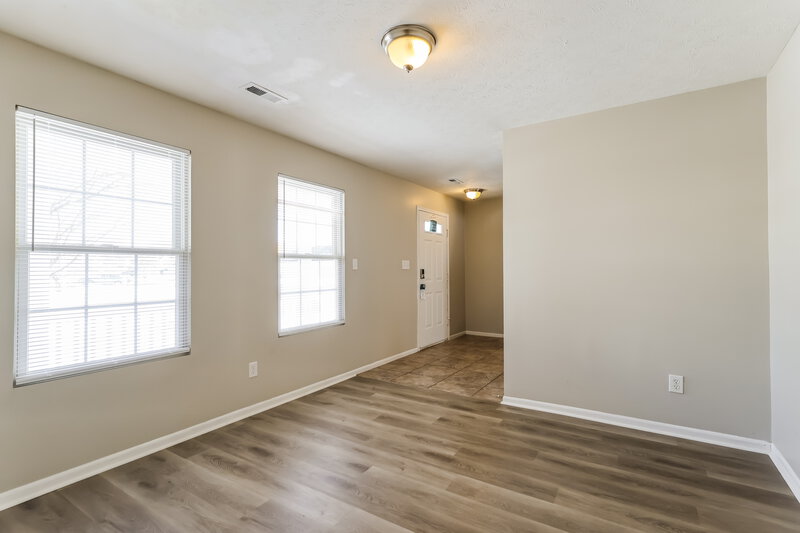 1,880/Mo, 6113 Maravian Dr Louisville, KY 40258 Living Room View