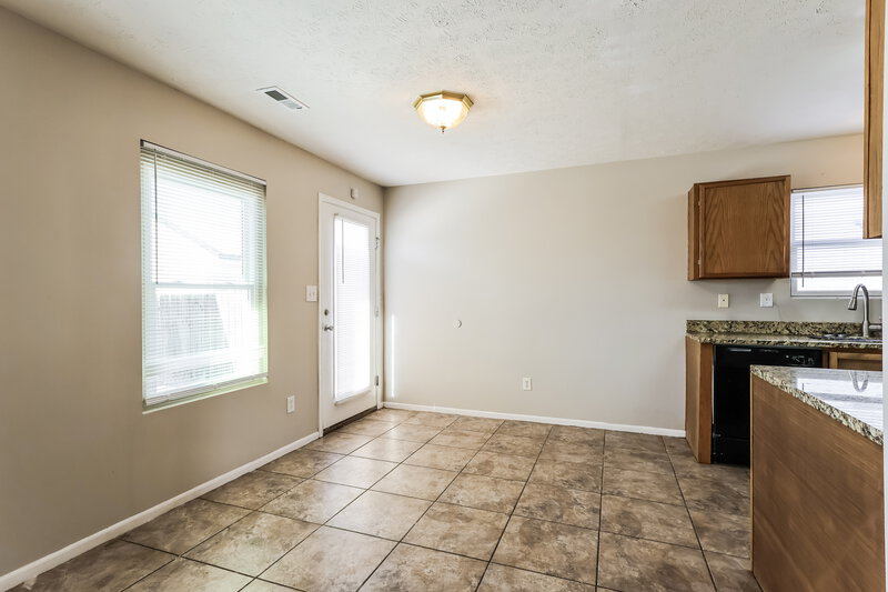 1,880/Mo, 6113 Maravian Dr Louisville, KY 40258 Dining Room View