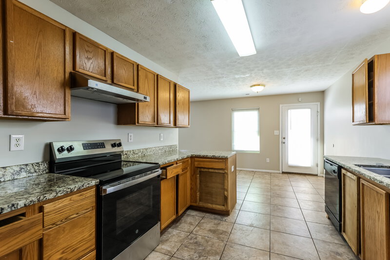 1,880/Mo, 6113 Maravian Dr Louisville, KY 40258 Kitchen View