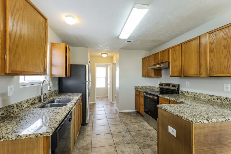 1,880/Mo, 6113 Maravian Dr Louisville, KY 40258 Kitchen View 2