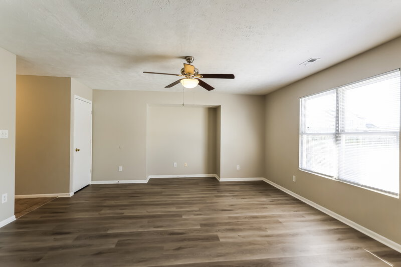 1,880/Mo, 6113 Maravian Dr Louisville, KY 40258 Family Room View