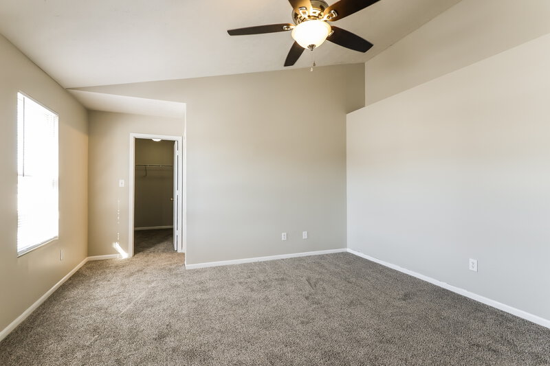 1,880/Mo, 6113 Maravian Dr Louisville, KY 40258 Main Bedroom View