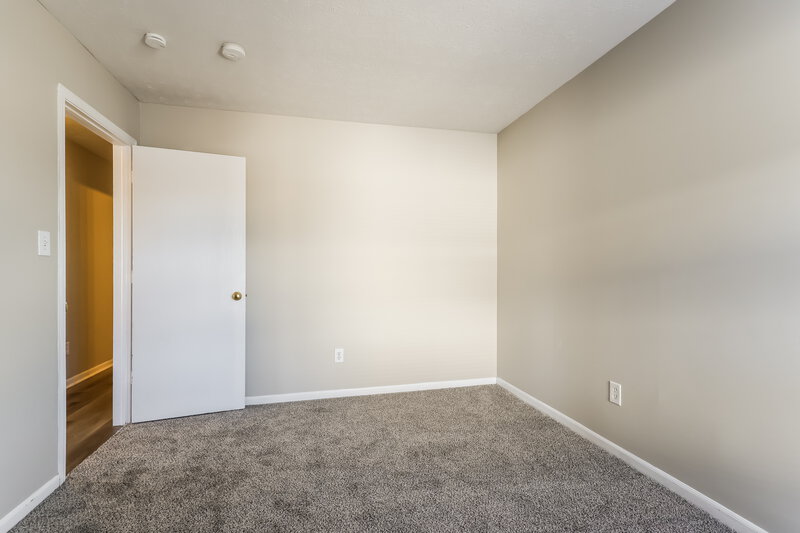 1,880/Mo, 6113 Maravian Dr Louisville, KY 40258 Bedroom View 2