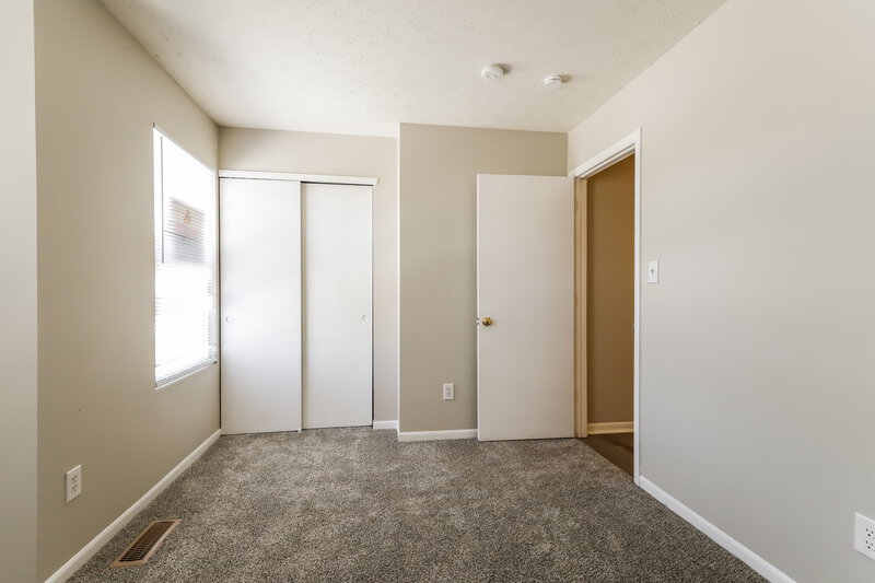 1,880/Mo, 6113 Maravian Dr Louisville, KY 40258 Bedroom View 3