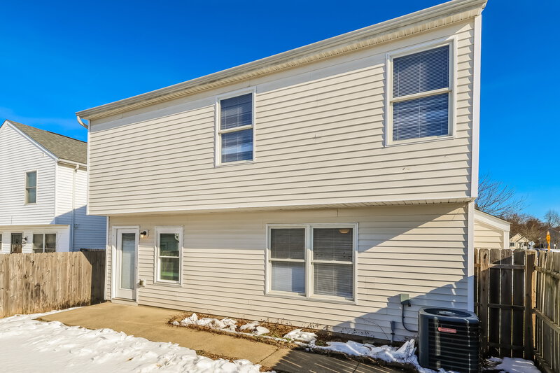 1,880/Mo, 6113 Maravian Dr Louisville, KY 40258 Rear View