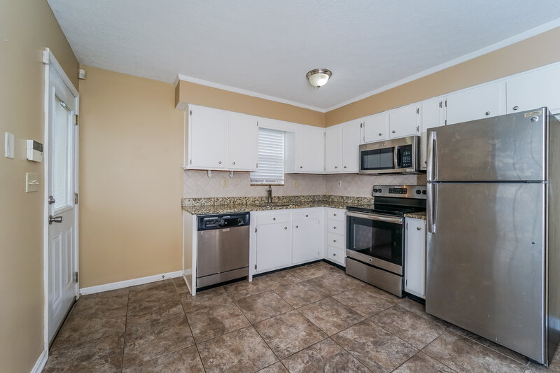 1,525/Mo, 10829 Dorton Dr Louisville, KY 40272 Kitchen View 2