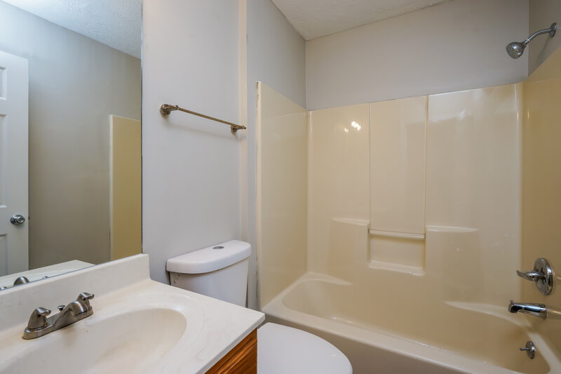 1,560/Mo, 1816 Jefferson Ave Louisville, KY 40242 Bathroom View