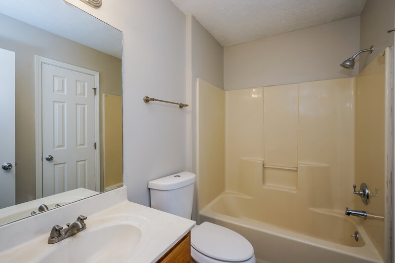 1,560/Mo, 1816 Jefferson Ave Louisville, KY 40242 Bathroom View 2