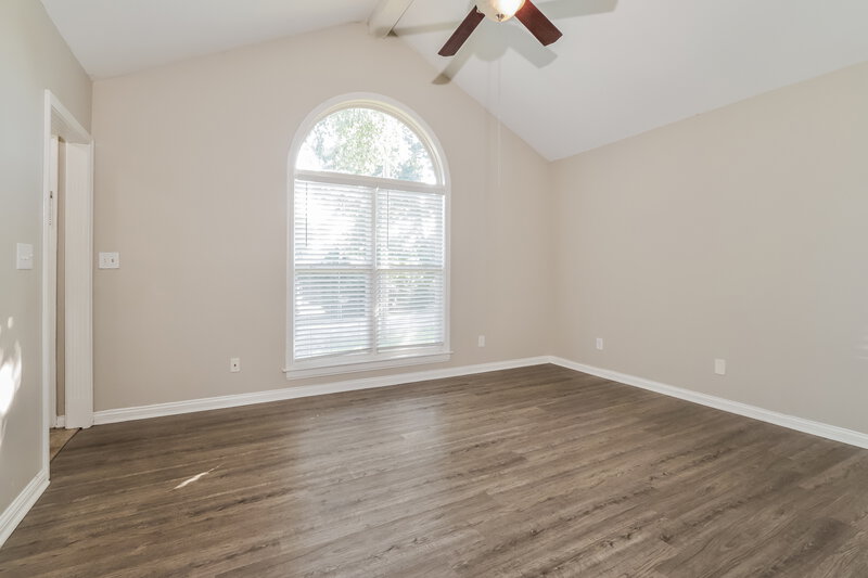 1,845/Mo, 1818 Jefferson Ave Louisville, KY 40242 Living Room View