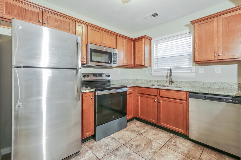 1,845/Mo, 1818 Jefferson Ave Louisville, KY 40242 Kitchen View