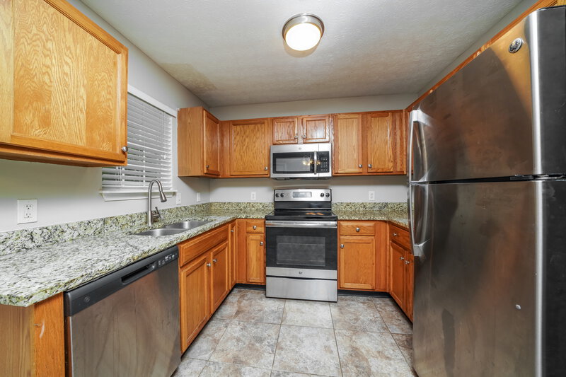 1,710/Mo, 11111 Meadow Chase Ct Louisville, KY 40229 Kitchen View