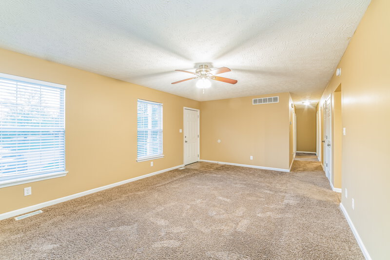 1,555/Mo, 803 Rolling Ridge Circle Simpsonville, KY 40067 Living Room View 2