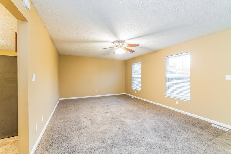 1,555/Mo, 803 Rolling Ridge Circle Simpsonville, KY 40067 Living Room View 3