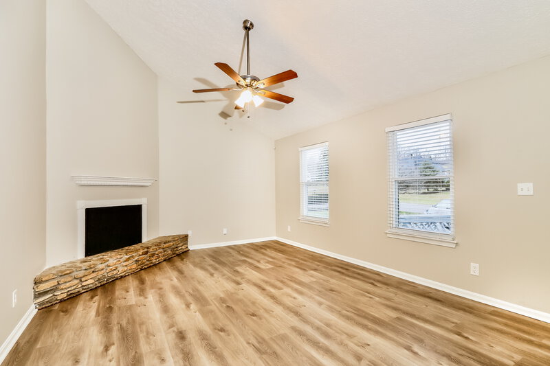 1,645/Mo, 7504 Appletree Way Louisville, KY 40228 Living Room View