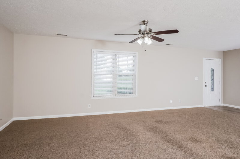 1,230/Mo, 152 Hillwood Dr Milton, KY 40045 Living Room View