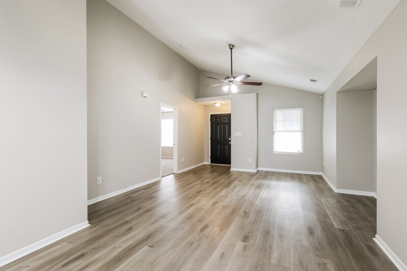 1,645/Mo, 6321 Maravian Dr Louisville, KY 40258 Living Room View