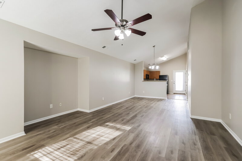 1,645/Mo, 6321 Maravian Dr Louisville, KY 40258 Living Room View 2