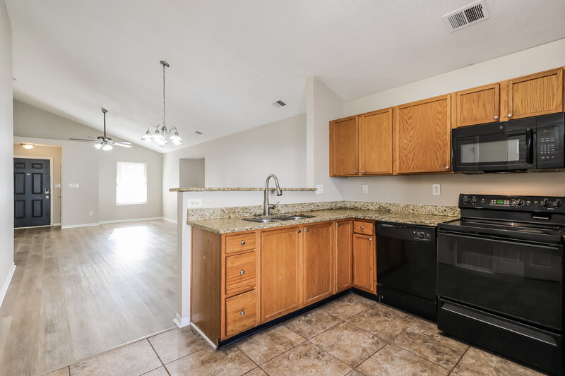 1,645/Mo, 6321 Maravian Dr Louisville, KY 40258 Kitchen View