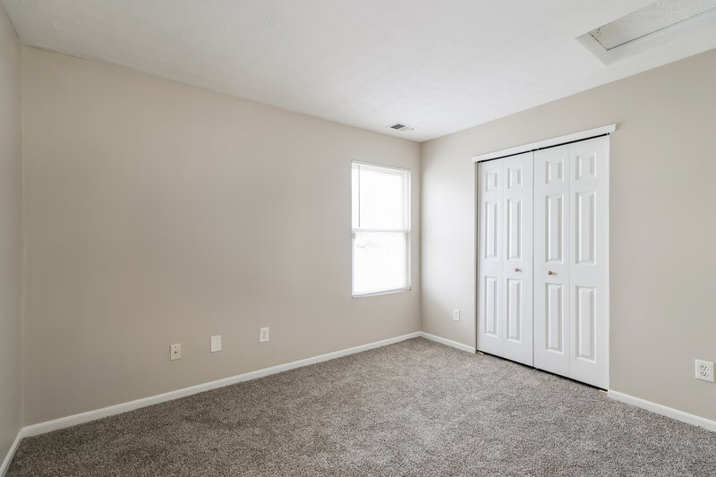 1,645/Mo, 6321 Maravian Dr Louisville, KY 40258 Main Bedroom View