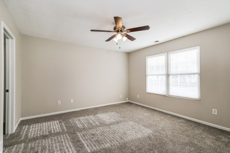 1,645/Mo, 6321 Maravian Dr Louisville, KY 40258 Main Bedroom View 2