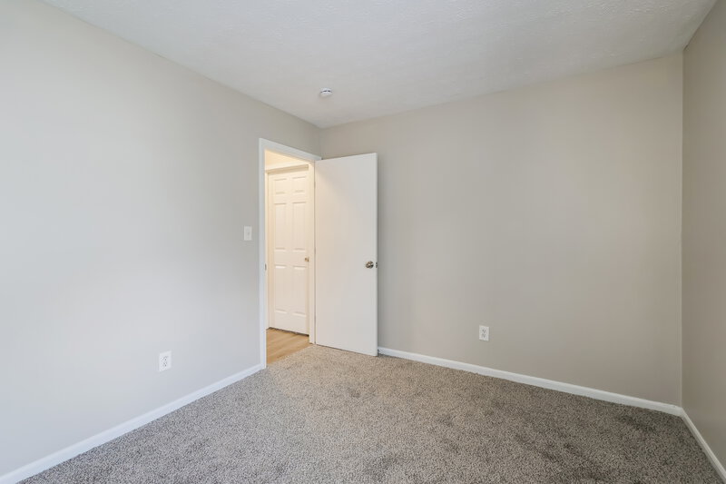 1,645/Mo, 6321 Maravian Dr Louisville, KY 40258 Bedroom View 3