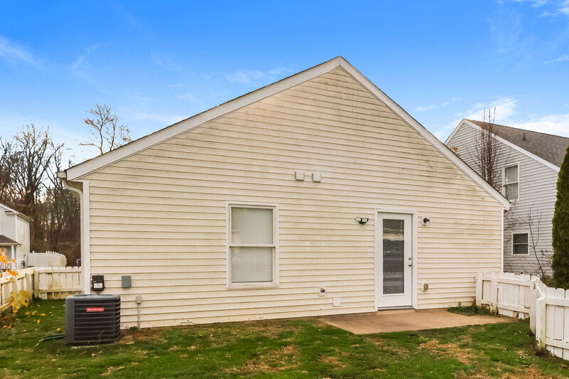 1,645/Mo, 6321 Maravian Dr Louisville, KY 40258 Rear View